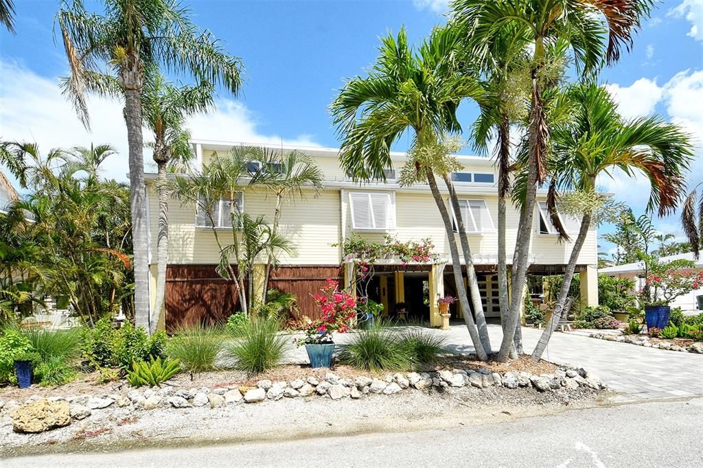 Active With Contract: $1,350,000 (3 beds, 2 baths, 2246 Square Feet)