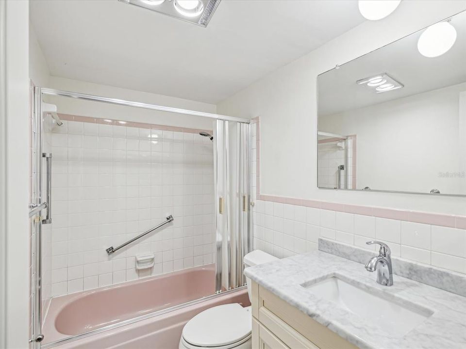 待售: $142,000 (2 贝兹, 2 浴室, 1020 平方英尺)