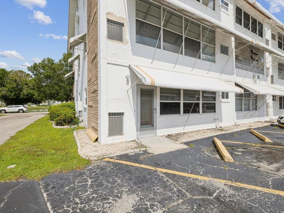 待售: $142,000 (2 贝兹, 2 浴室, 1020 平方英尺)