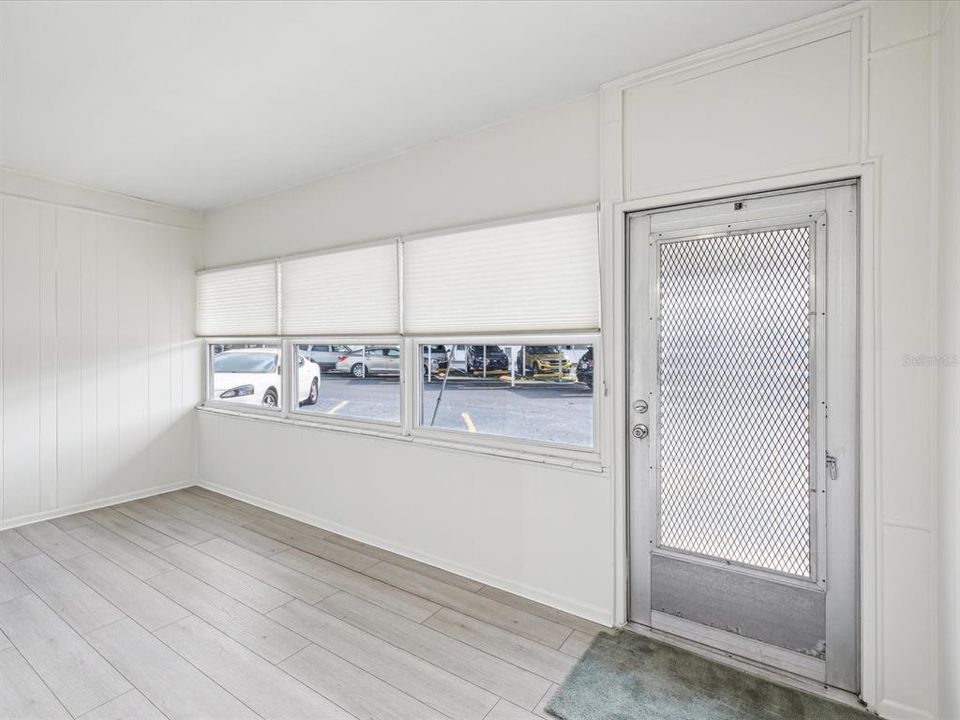 待售: $142,000 (2 贝兹, 2 浴室, 1020 平方英尺)