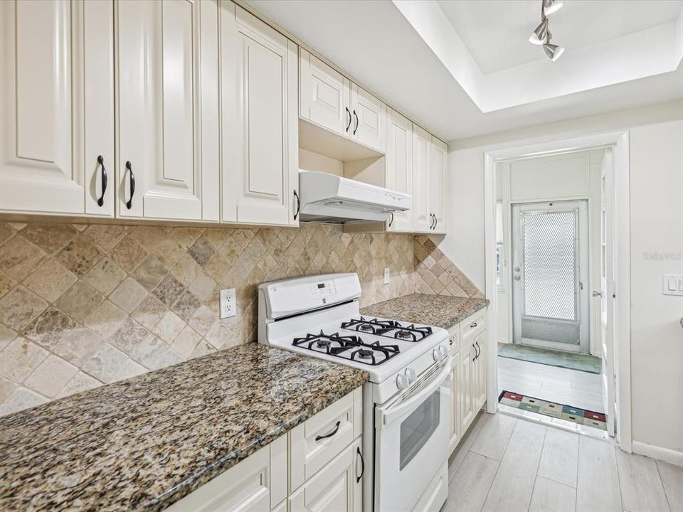 待售: $142,000 (2 贝兹, 2 浴室, 1020 平方英尺)