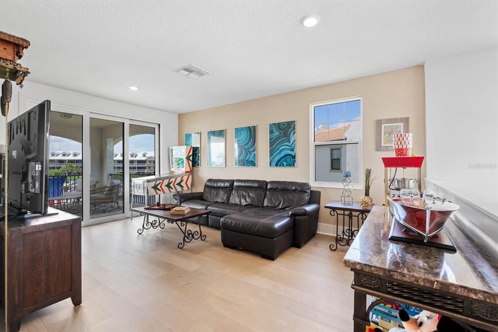 待售: $1,325,000 (3 贝兹, 2 浴室, 2807 平方英尺)