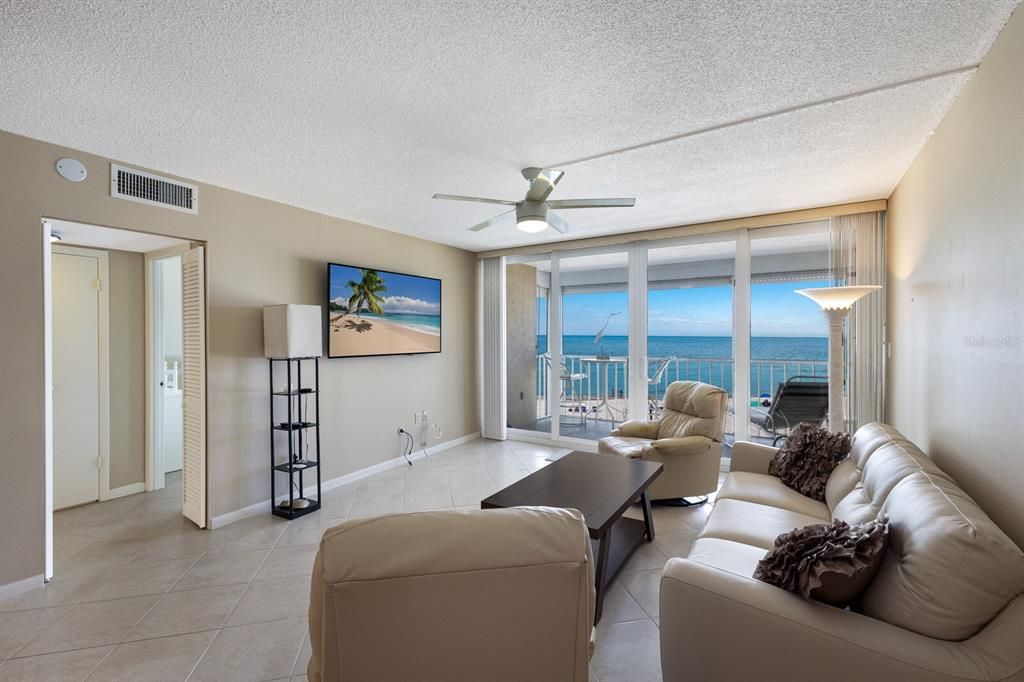 待售: $749,000 (1 贝兹, 1 浴室, 832 平方英尺)