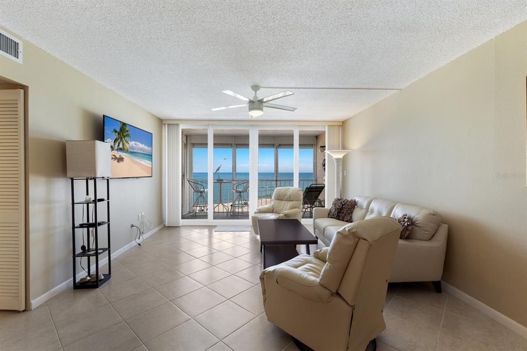 待售: $749,000 (1 贝兹, 1 浴室, 832 平方英尺)