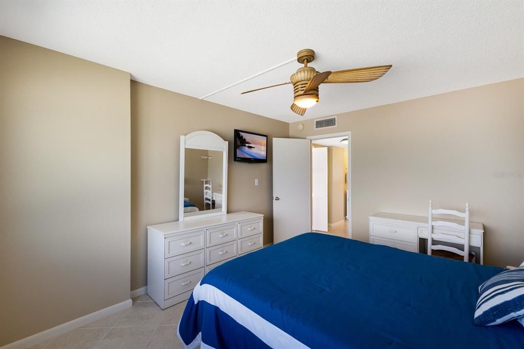 待售: $749,000 (1 贝兹, 1 浴室, 832 平方英尺)