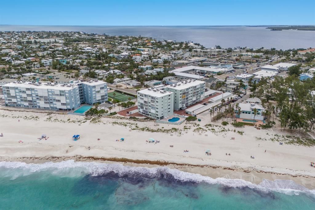 待售: $749,000 (1 贝兹, 1 浴室, 832 平方英尺)