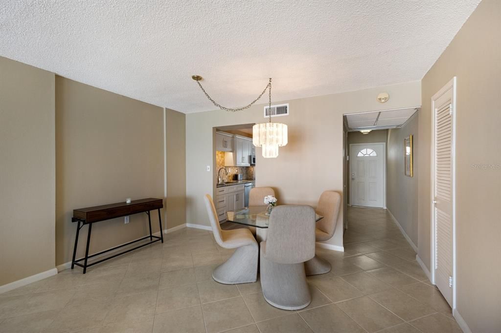 待售: $749,000 (1 贝兹, 1 浴室, 832 平方英尺)