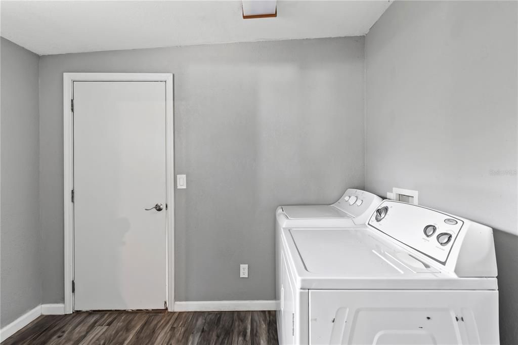 For Sale: $140,000 (3 beds, 2 baths, 1122 Square Feet)