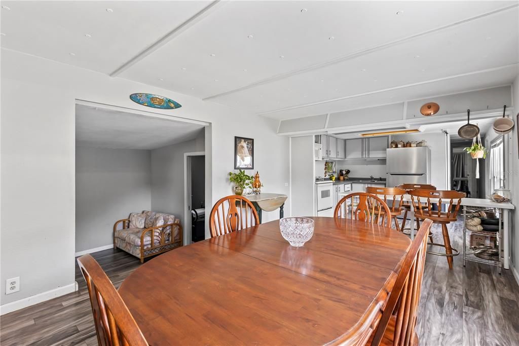 For Sale: $140,000 (3 beds, 2 baths, 1122 Square Feet)