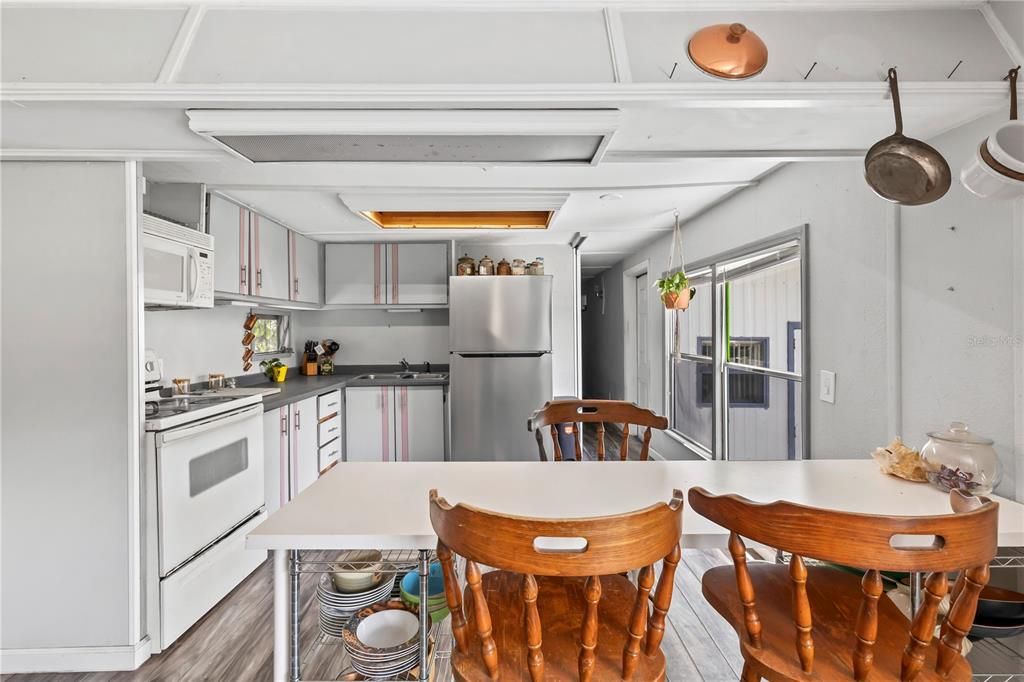 For Sale: $140,000 (3 beds, 2 baths, 1122 Square Feet)