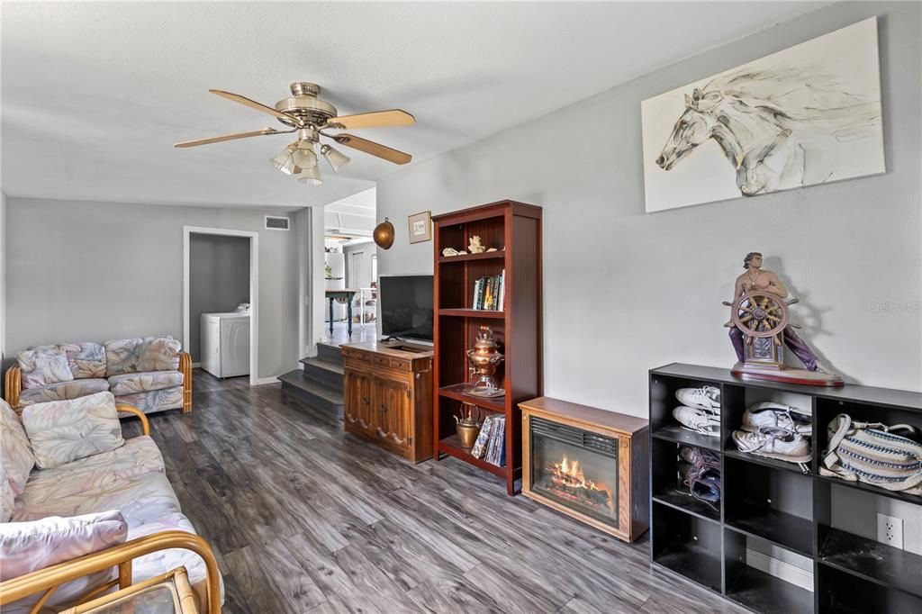 For Sale: $140,000 (3 beds, 2 baths, 1122 Square Feet)