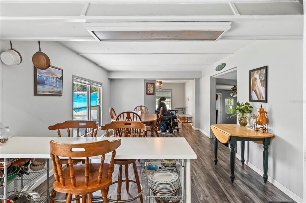 For Sale: $140,000 (3 beds, 2 baths, 1122 Square Feet)