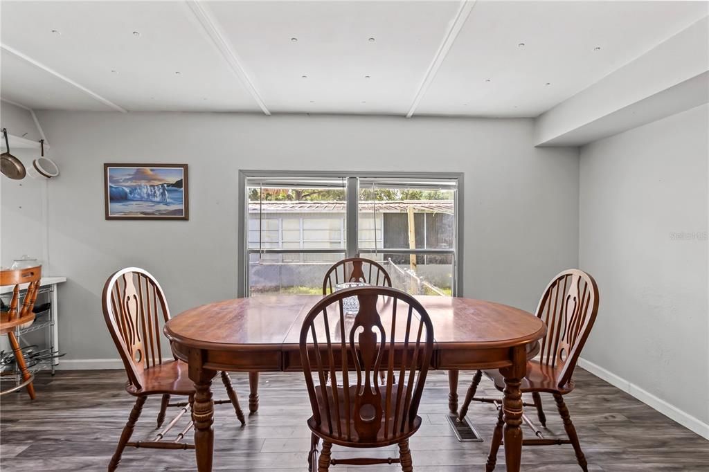 For Sale: $140,000 (3 beds, 2 baths, 1122 Square Feet)