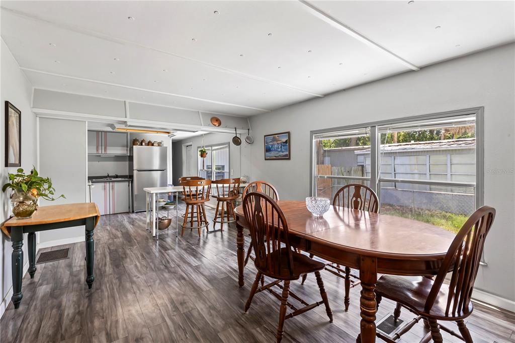 For Sale: $140,000 (3 beds, 2 baths, 1122 Square Feet)