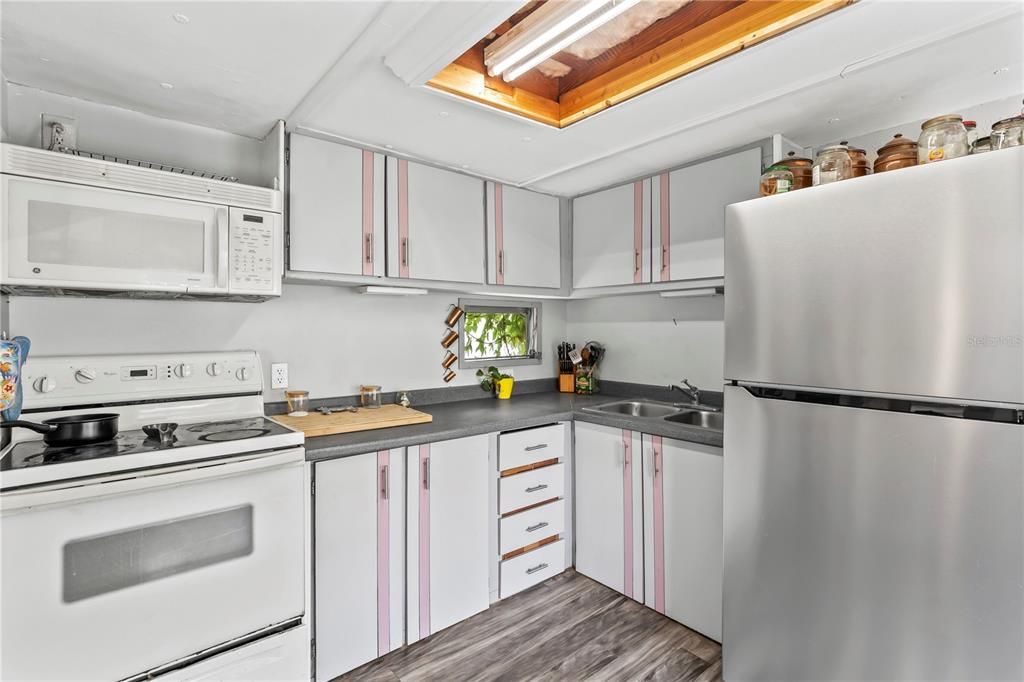 For Sale: $140,000 (3 beds, 2 baths, 1122 Square Feet)