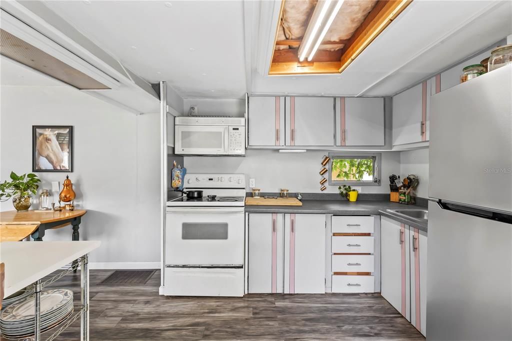 For Sale: $140,000 (3 beds, 2 baths, 1122 Square Feet)