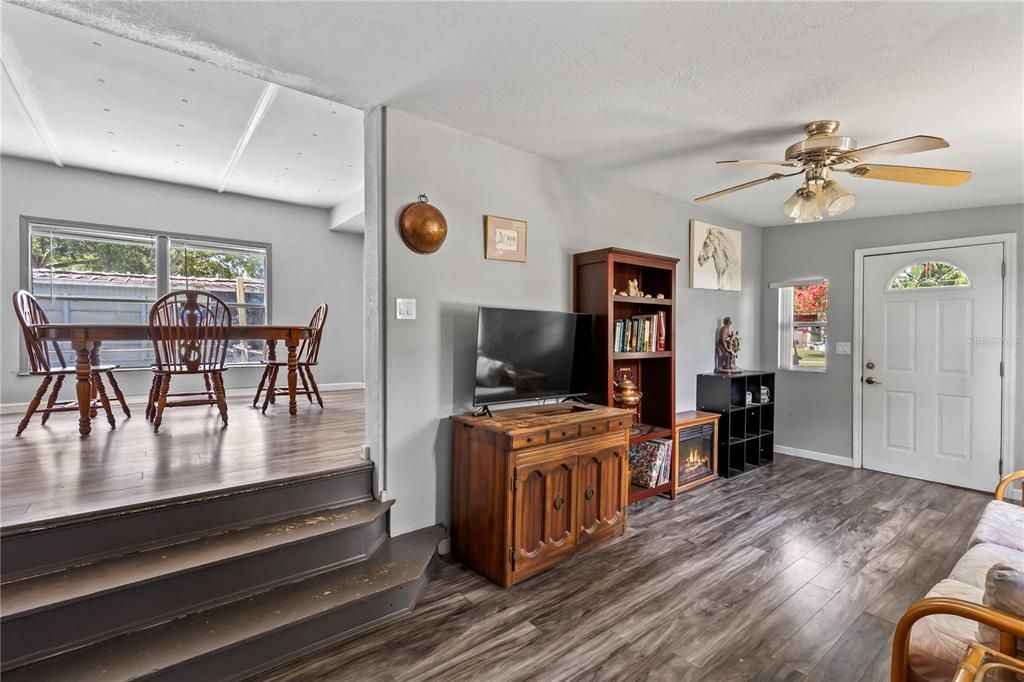 For Sale: $140,000 (3 beds, 2 baths, 1122 Square Feet)