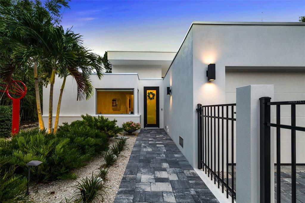 Под контрактом: $1,499,000 (3 спален, 3 ванн, 1920 Квадратных фут)