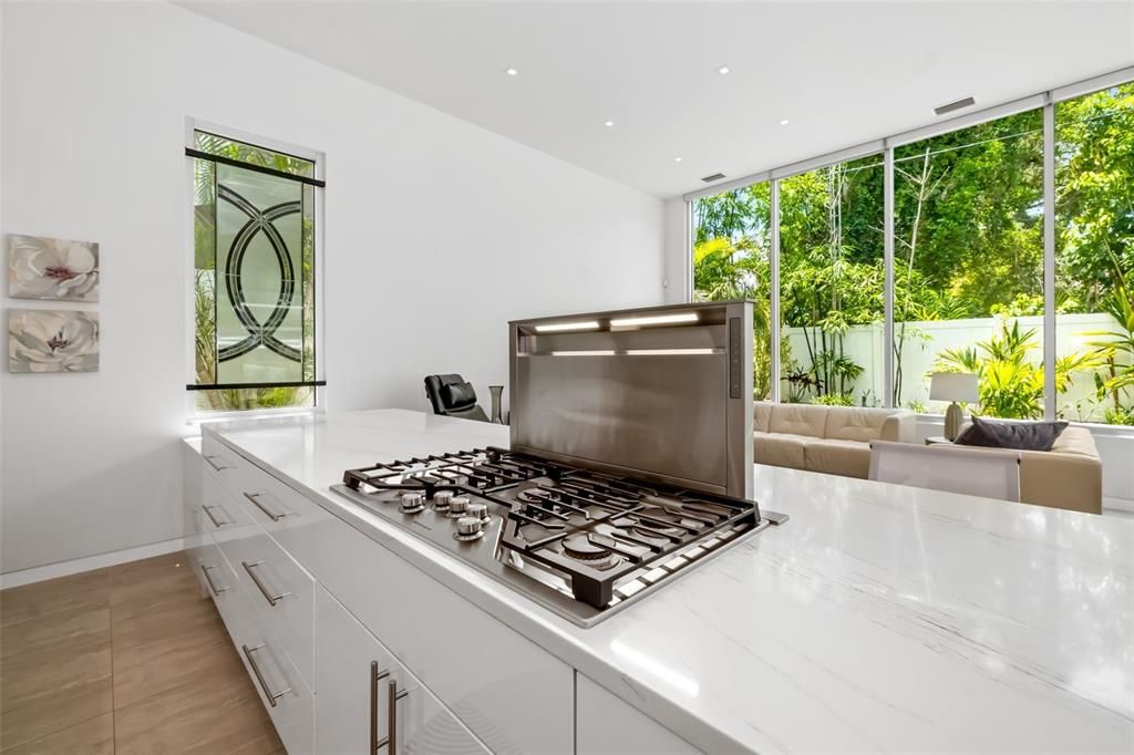 Под контрактом: $1,499,000 (3 спален, 3 ванн, 1920 Квадратных фут)