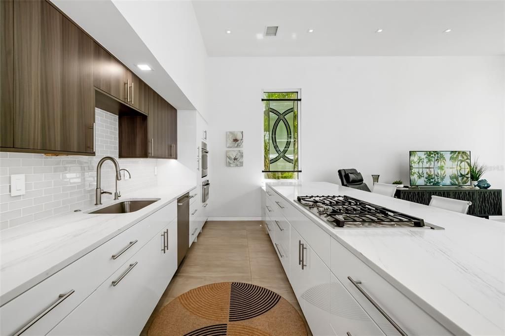 Под контрактом: $1,499,000 (3 спален, 3 ванн, 1920 Квадратных фут)