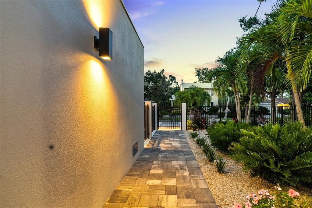 Под контрактом: $1,499,000 (3 спален, 3 ванн, 1920 Квадратных фут)