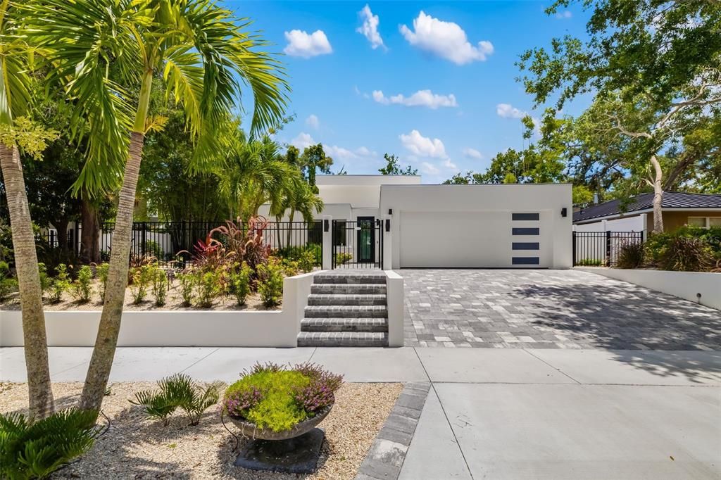 Под контрактом: $1,499,000 (3 спален, 3 ванн, 1920 Квадратных фут)