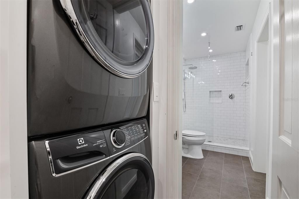 En Venta: $1,050,000 (4 camas, 3 baños, 4142 Pies cuadrados)