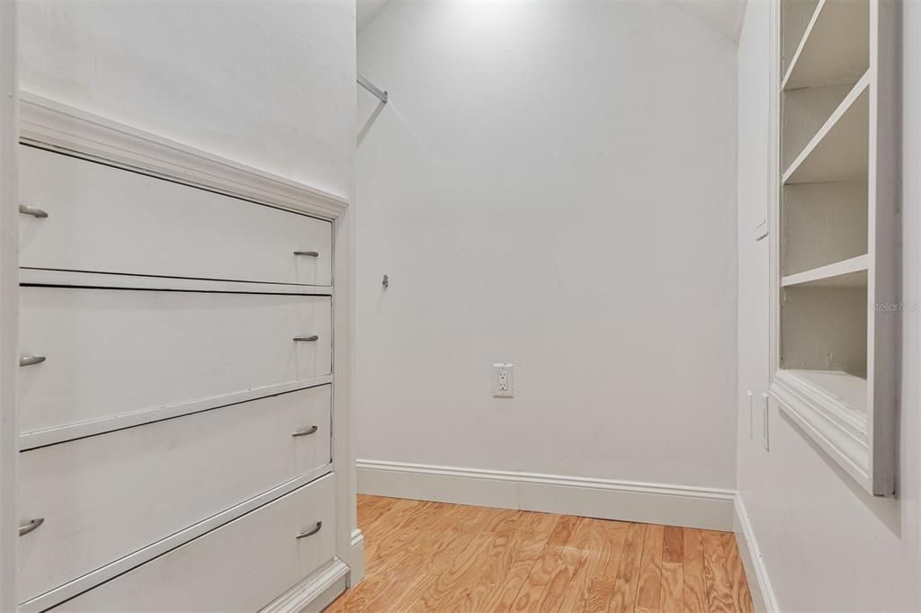 En Venta: $1,050,000 (4 camas, 3 baños, 4142 Pies cuadrados)