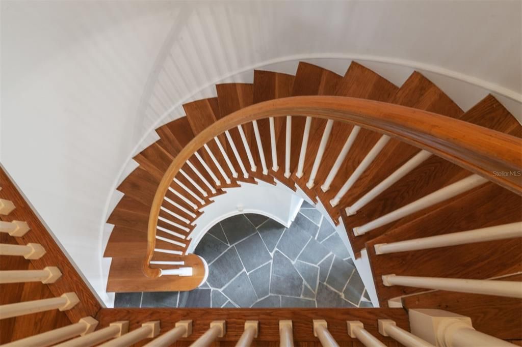 En Venta: $1,050,000 (4 camas, 3 baños, 4142 Pies cuadrados)