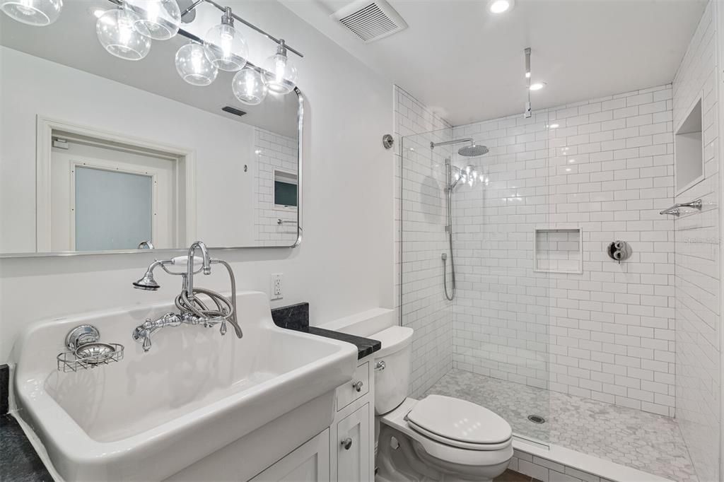 En Venta: $1,050,000 (4 camas, 3 baños, 4142 Pies cuadrados)