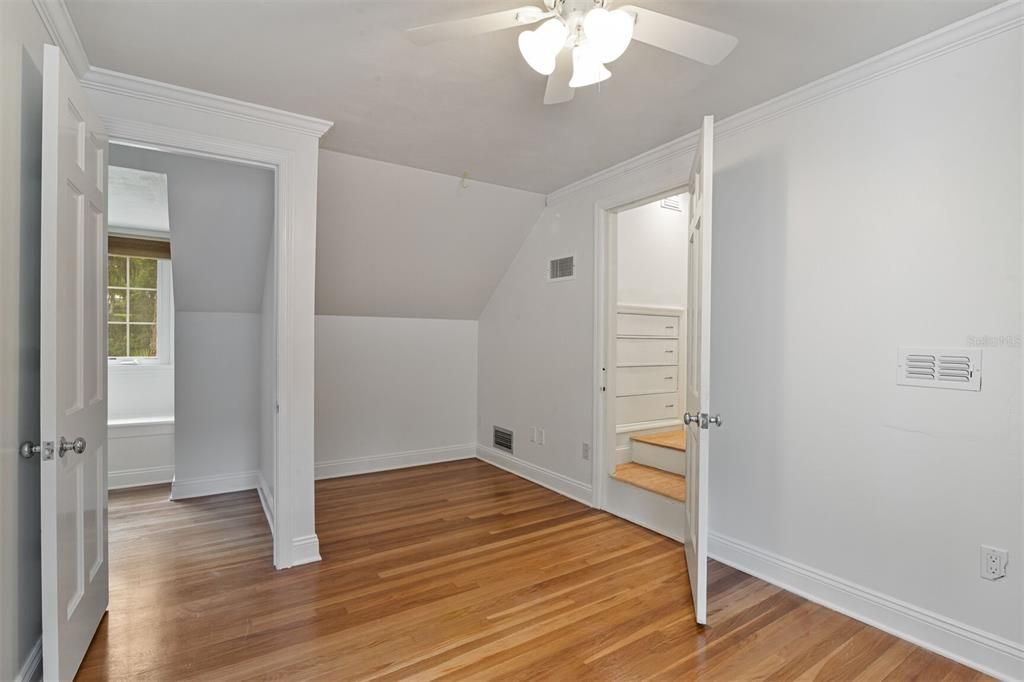 En Venta: $1,050,000 (4 camas, 3 baños, 4142 Pies cuadrados)