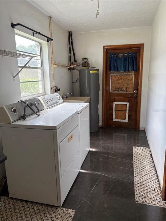 For Sale: $390,000 (3 beds, 2 baths, 2311 Square Feet)