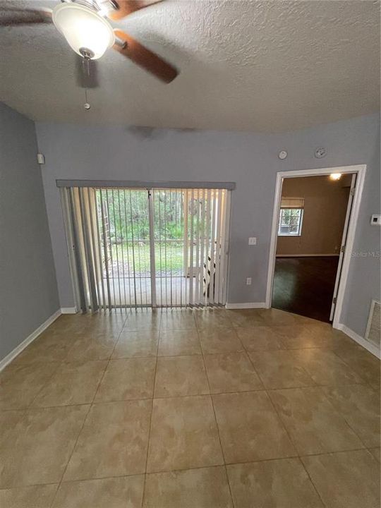 Под контрактом: $175,000 (3 спален, 2 ванн, 1151 Квадратных фут)