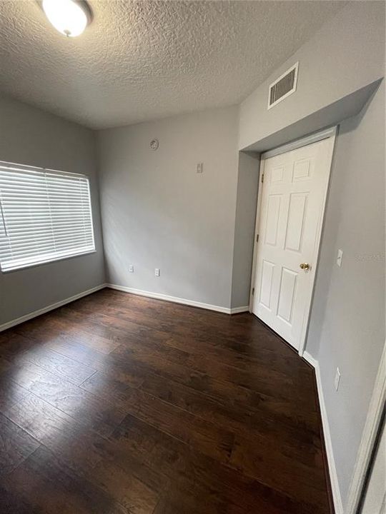 Под контрактом: $175,000 (3 спален, 2 ванн, 1151 Квадратных фут)