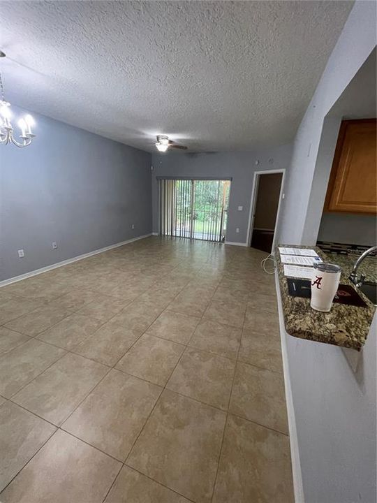 Под контрактом: $175,000 (3 спален, 2 ванн, 1151 Квадратных фут)