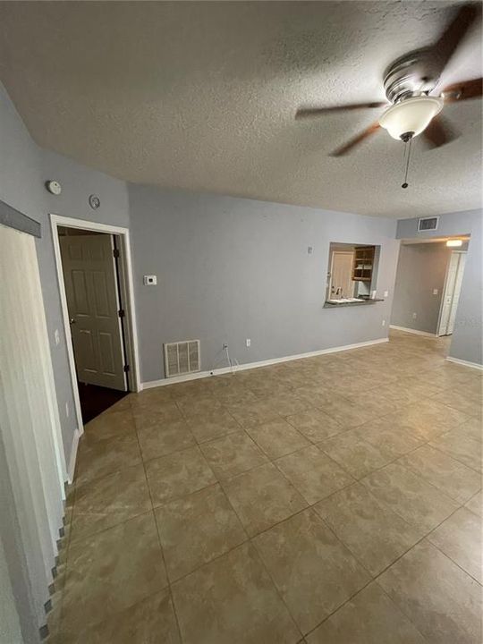 Под контрактом: $175,000 (3 спален, 2 ванн, 1151 Квадратных фут)