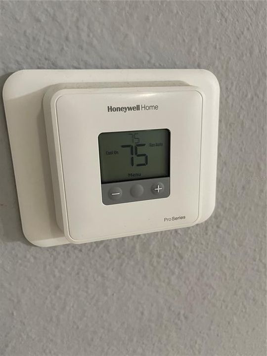 Под контрактом: $175,000 (3 спален, 2 ванн, 1151 Квадратных фут)