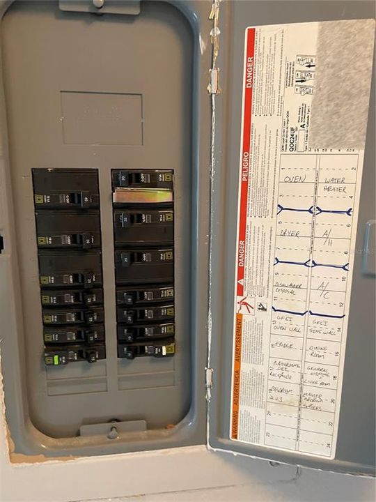 Под контрактом: $175,000 (3 спален, 2 ванн, 1151 Квадратных фут)