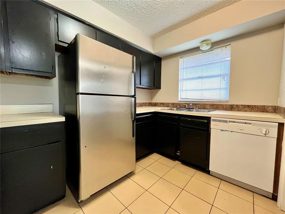 For Rent: $1,450 (2 beds, 2 baths, 884 Square Feet)