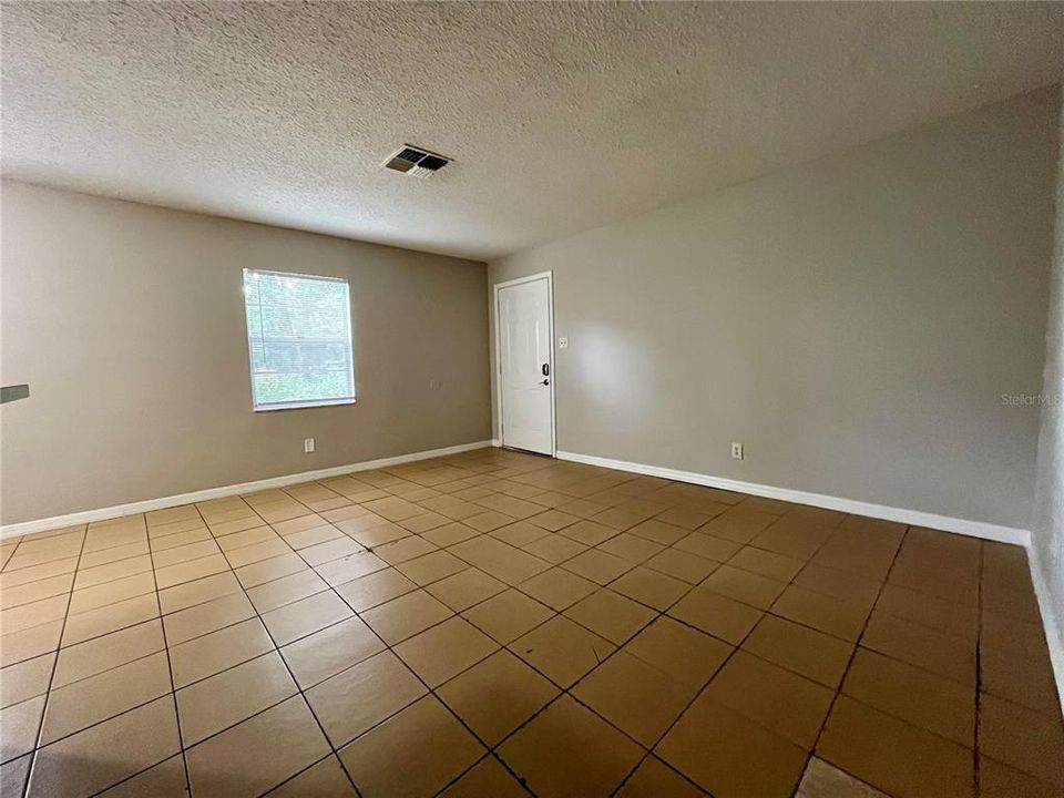 For Rent: $1,450 (2 beds, 2 baths, 884 Square Feet)