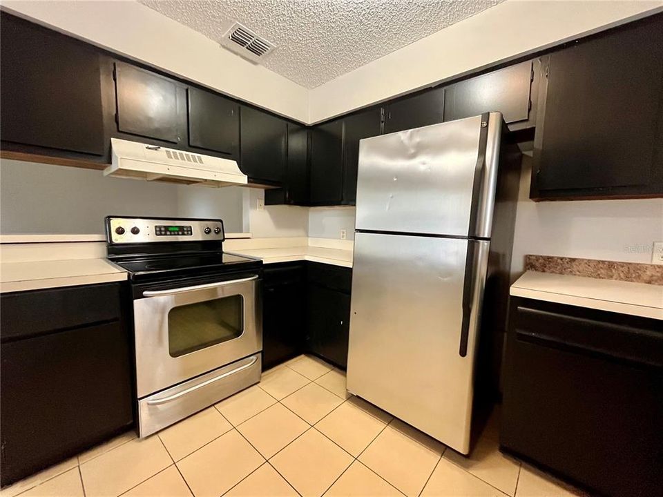 For Rent: $1,450 (2 beds, 2 baths, 884 Square Feet)