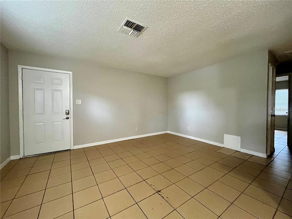 For Rent: $1,450 (2 beds, 2 baths, 884 Square Feet)