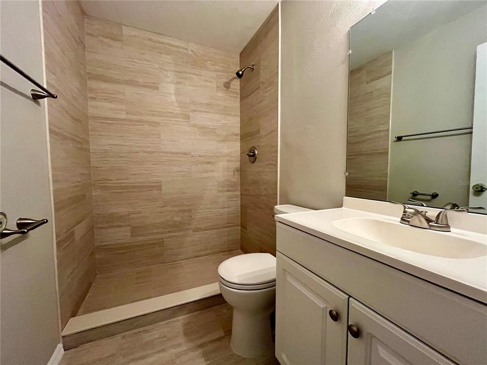 For Rent: $1,450 (2 beds, 2 baths, 884 Square Feet)