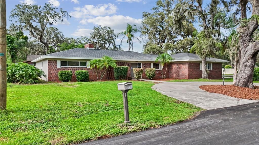 Recently Sold: $419,900 (3 beds, 2 baths, 2576 Square Feet)