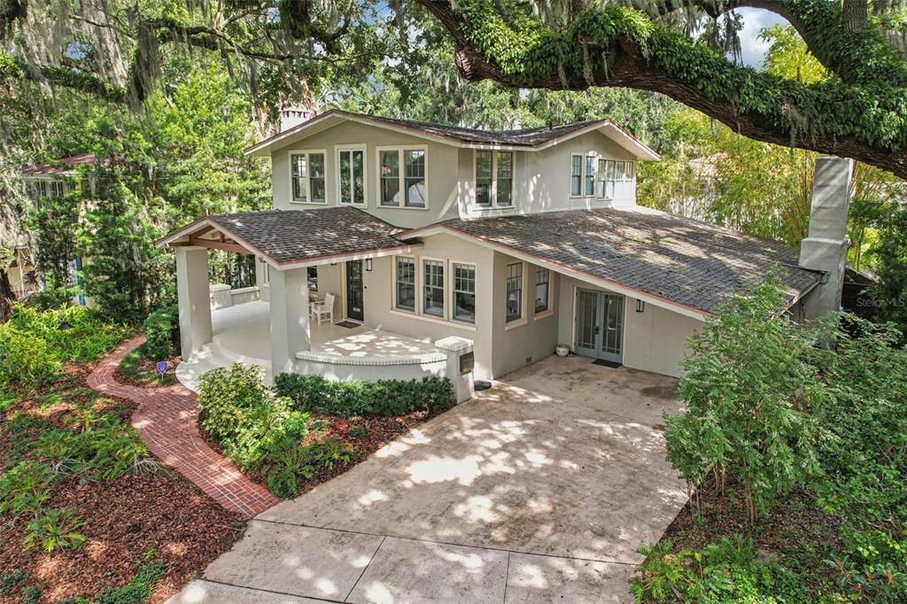 Под контрактом: $988,000 (3 спален, 2 ванн, 2927 Квадратных фут)