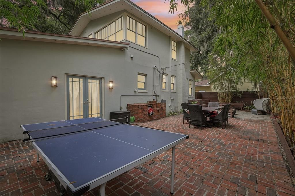 Под контрактом: $988,000 (3 спален, 2 ванн, 2927 Квадратных фут)