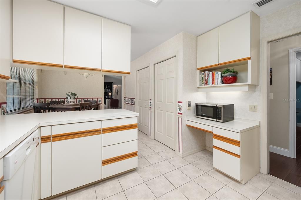 Active With Contract: $440,000 (4 beds, 2 baths, 2252 Square Feet)