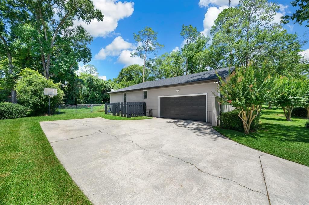 Active With Contract: $440,000 (4 beds, 2 baths, 2252 Square Feet)