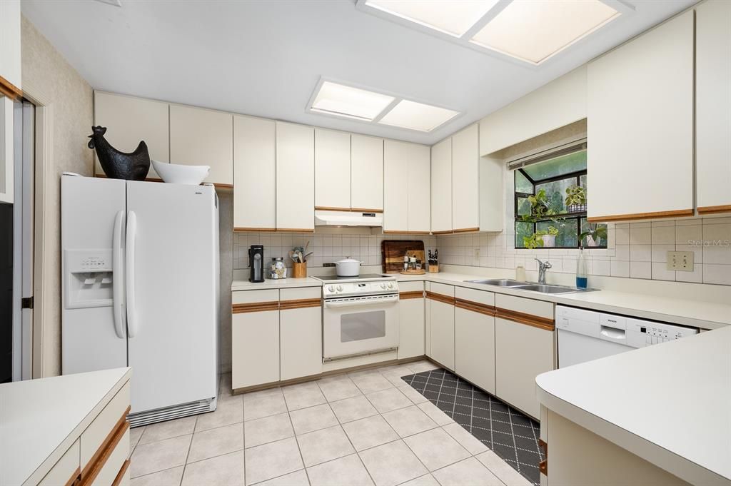 Active With Contract: $440,000 (4 beds, 2 baths, 2252 Square Feet)