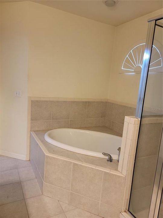For Sale: $258,500 (3 beds, 2 baths, 1279 Square Feet)